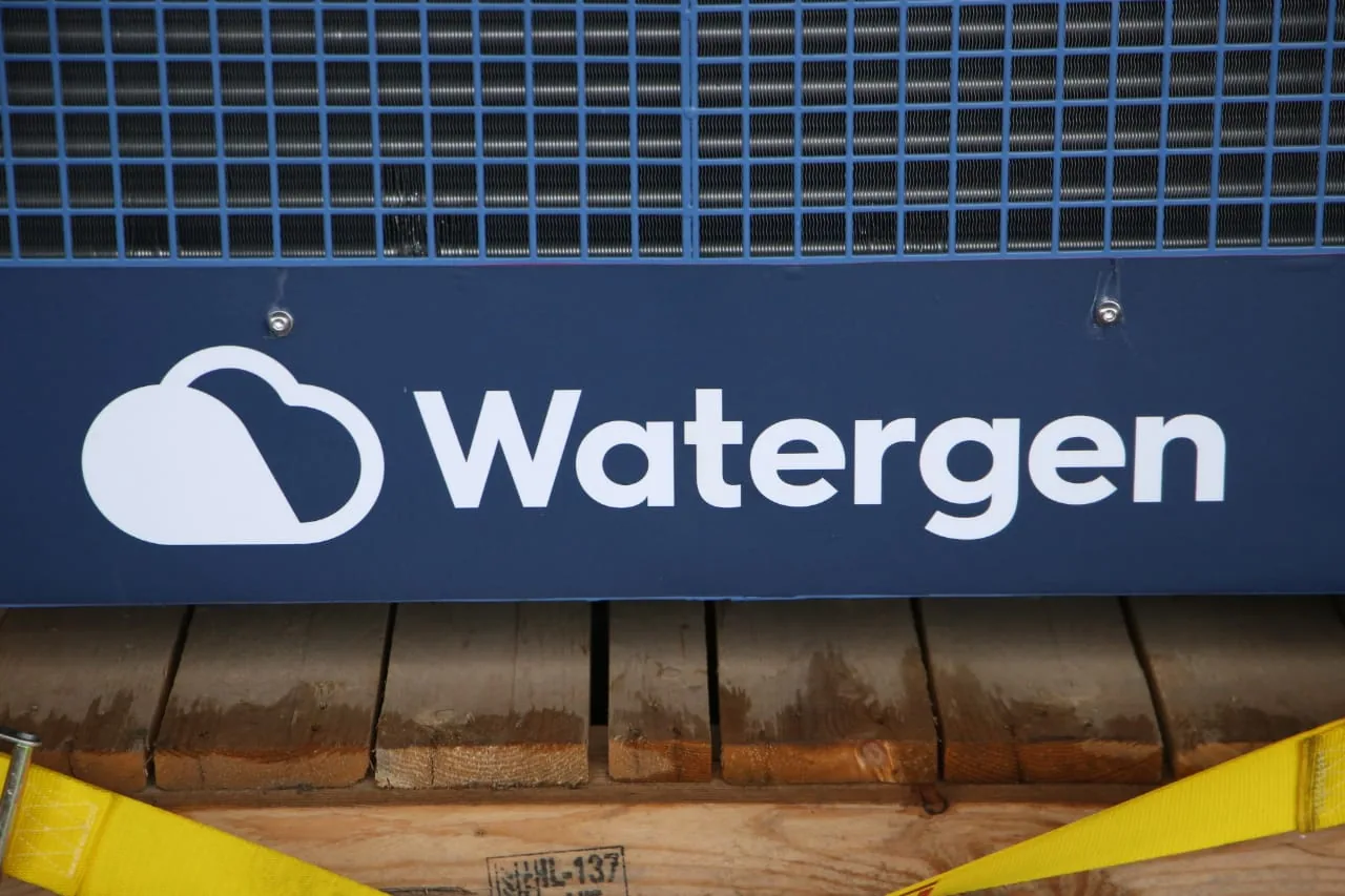 Watergen atmospheric water generator in Tucumán, Argentina — field photo 12