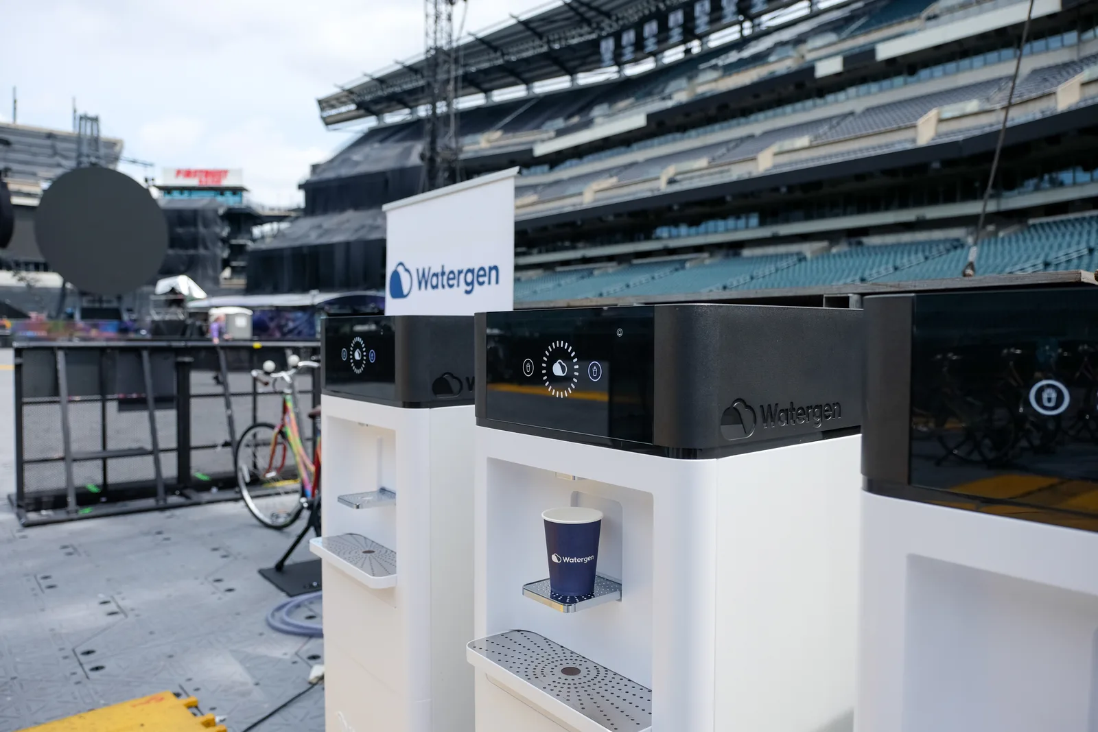 Генератор атмосферной воды Watergen. Филадельфия, Пенсильвания, США — фото 12