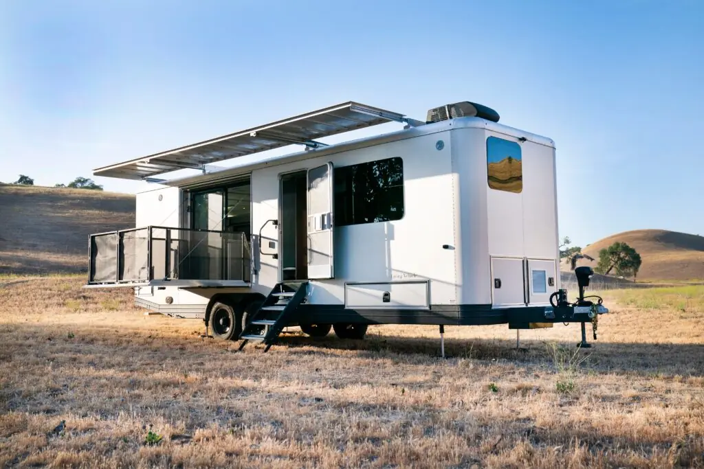Watergen unit traveling with a vehicle